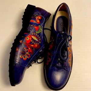 New without box Icon painted shoes 8.5 blue